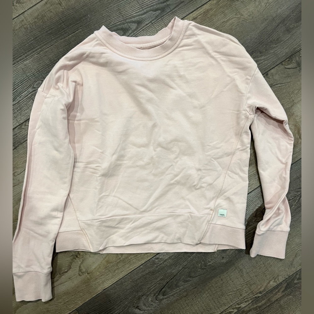 Vuori; crewneck sweatshirt